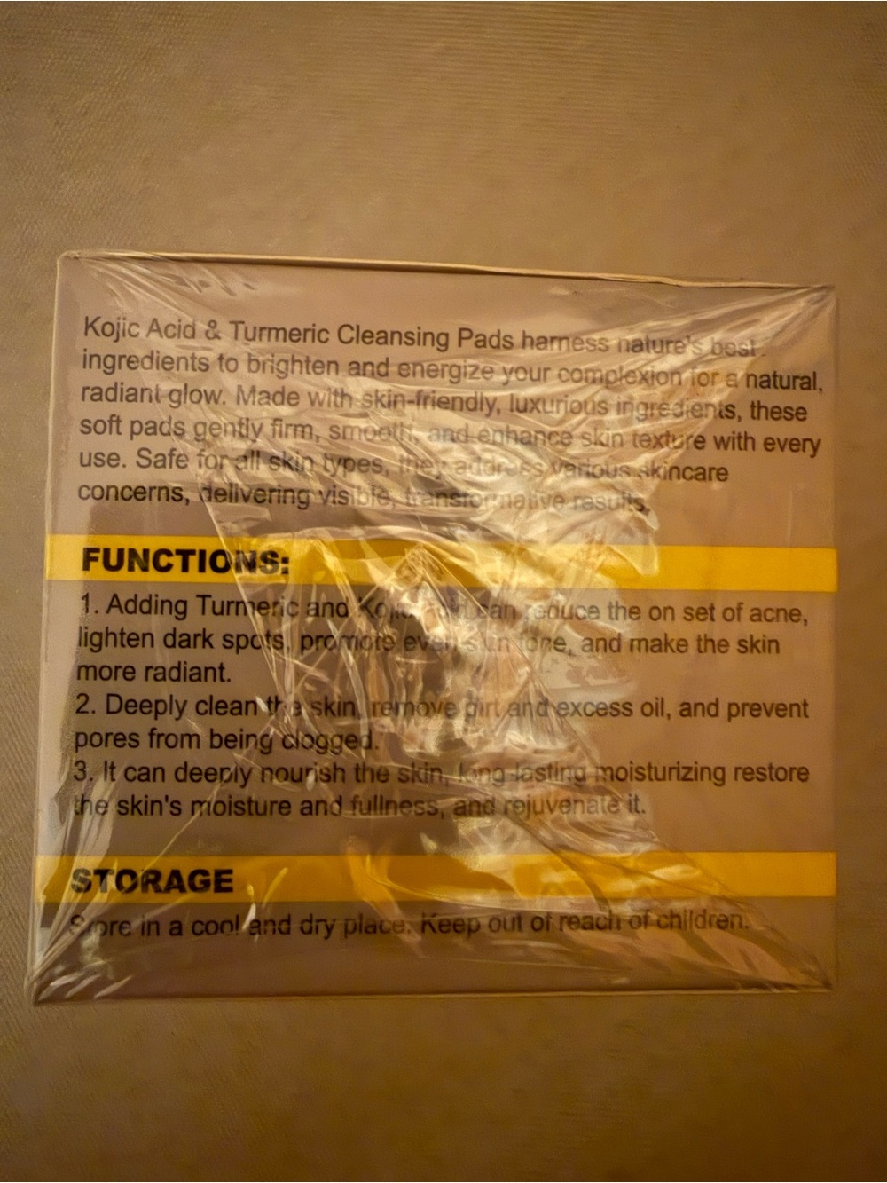 Kojic Acid Turmeric Cleansing Pads containing 70 pads meant to brighten skin - Picture 2 of 11